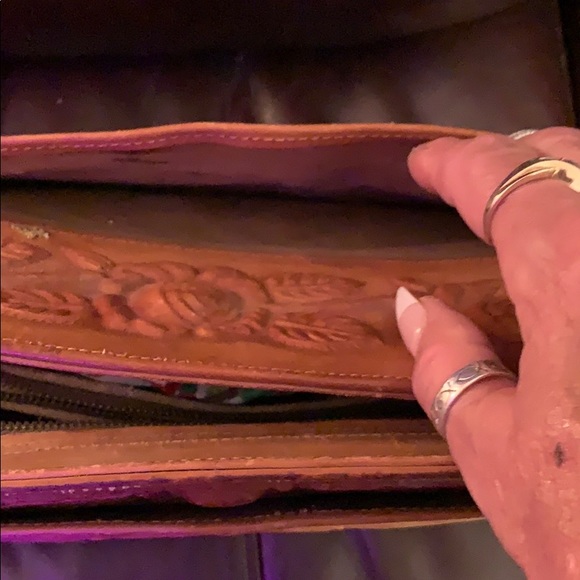 Handmade cowhide shoulder bag - Picture 7 of 8